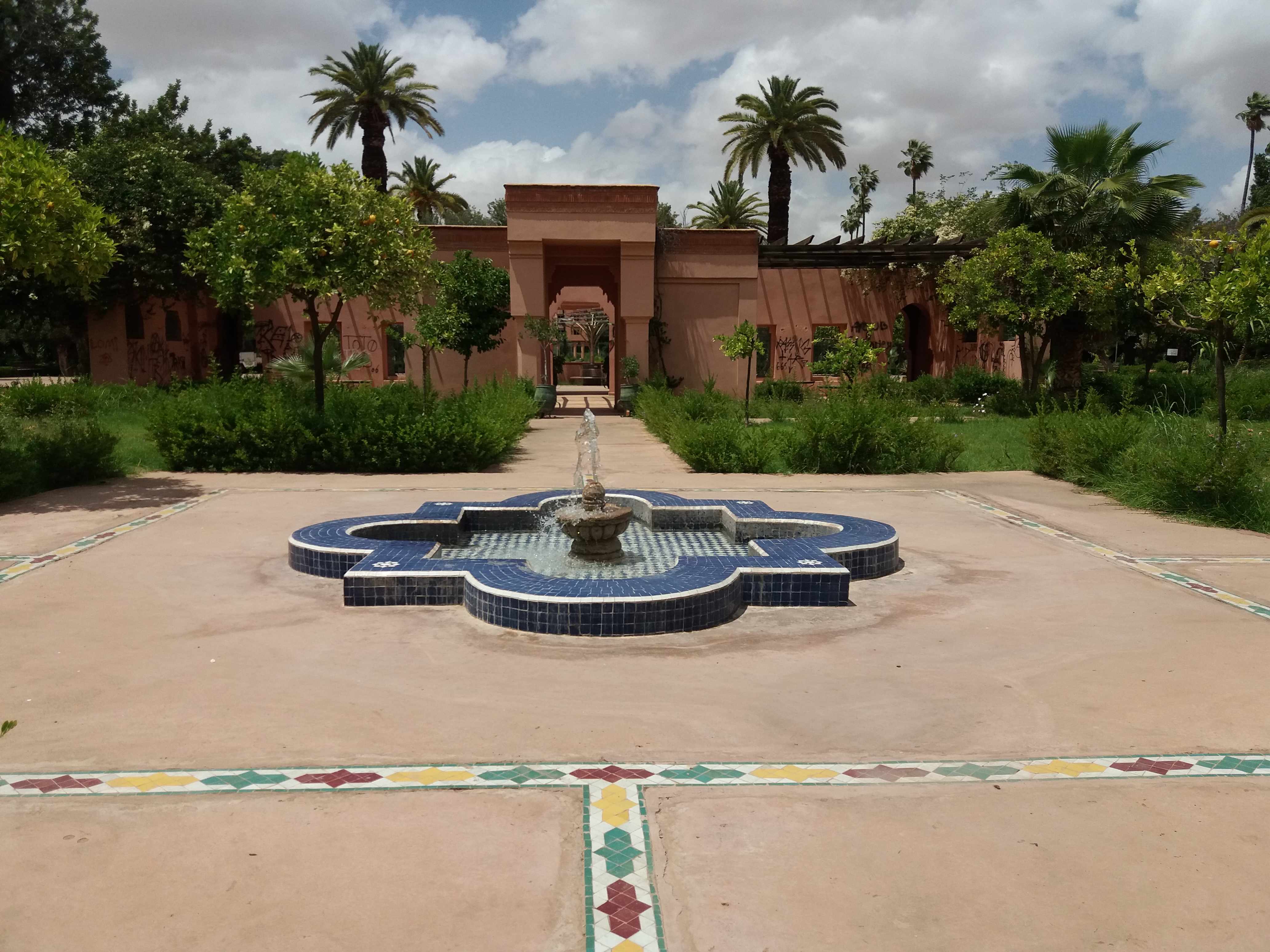 تطوير البنيات الثقافية والرياضية وتجديدها