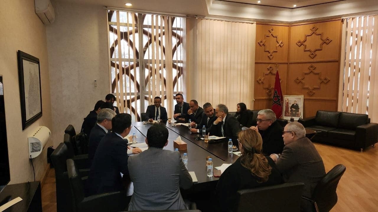 Réunion pour étudier le projet de fournir à Marrakech plus de bus électriques