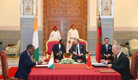 SM le Roi et le chef de l'Etat ivoirien président la cérémonie de  signature de plusieurs accords de coopération